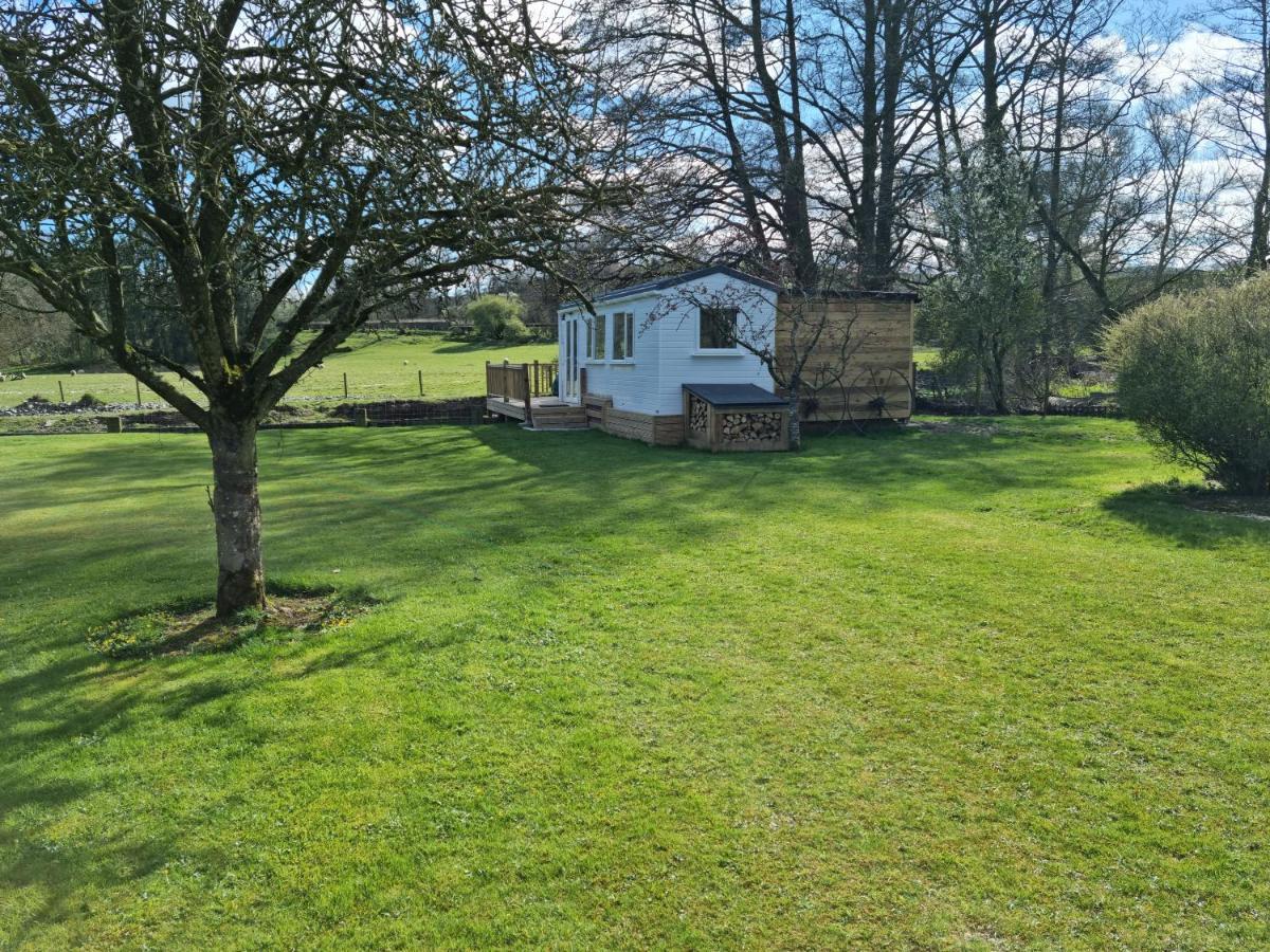 Riverside Cabin At Pen-Y-Bont Mill Hotel Озуъстри Екстериор снимка