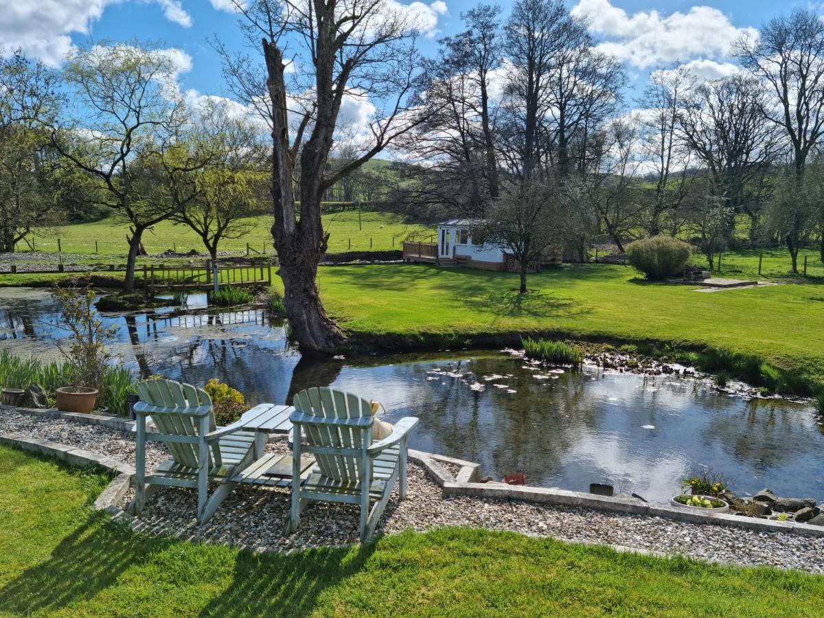 Riverside Cabin At Pen-Y-Bont Mill Hotel Озуъстри Екстериор снимка